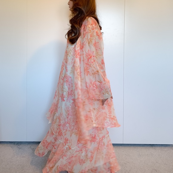 FLORAL DRESS SIZE MEDIUM/ LARGE - Picture 5 of 5